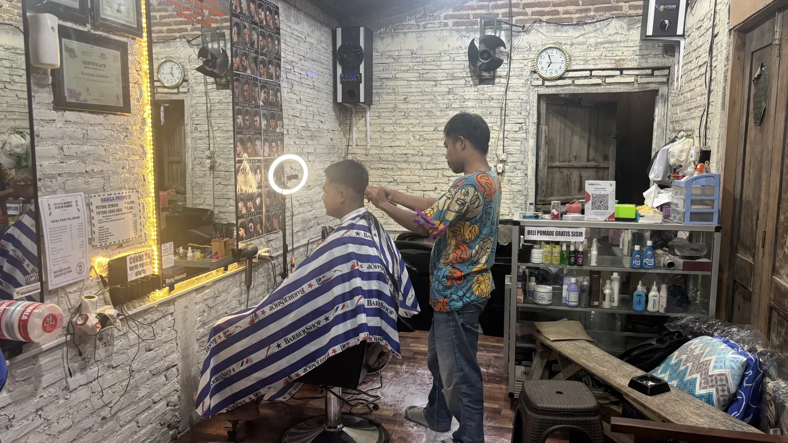 BERKAH BARBERSHOP: Solusi Kesehatan & Kecantikan yang Menghargai Waktu Anda di Cilacap